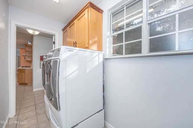 2808 Hickory Lane, Ocean Springs, MS 39564