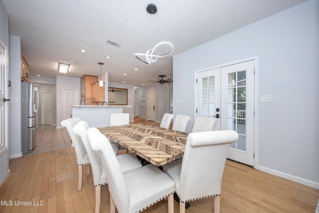 2808 Hickory Lane, Ocean Springs, MS 39564