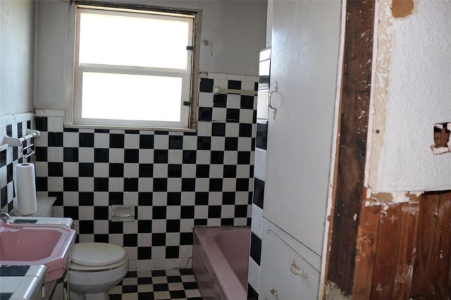 8437 Carolwood Drive, Houston, TX 77028