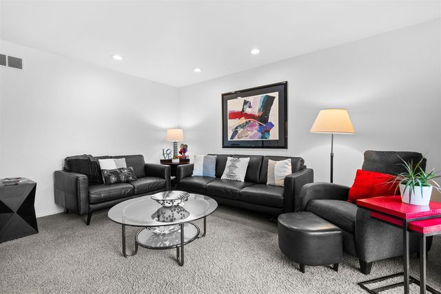 33801 York Ridge Street, Farmington Hills, MI 48331
