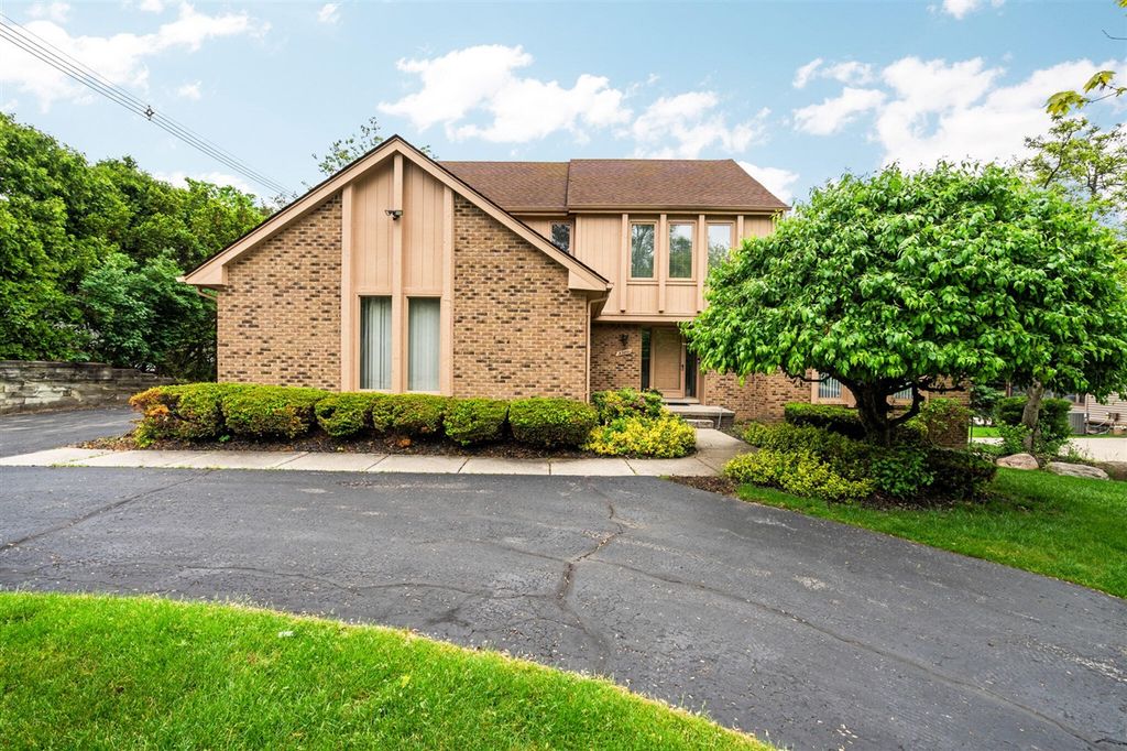 33801 York Ridge Street, Farmington Hills, MI 48331