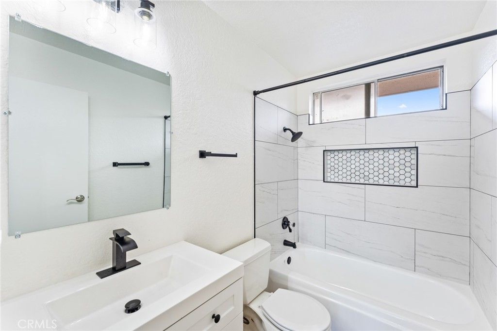 Image 9 of property listing at 221 10th Street, Huntington Beach, CA 92648