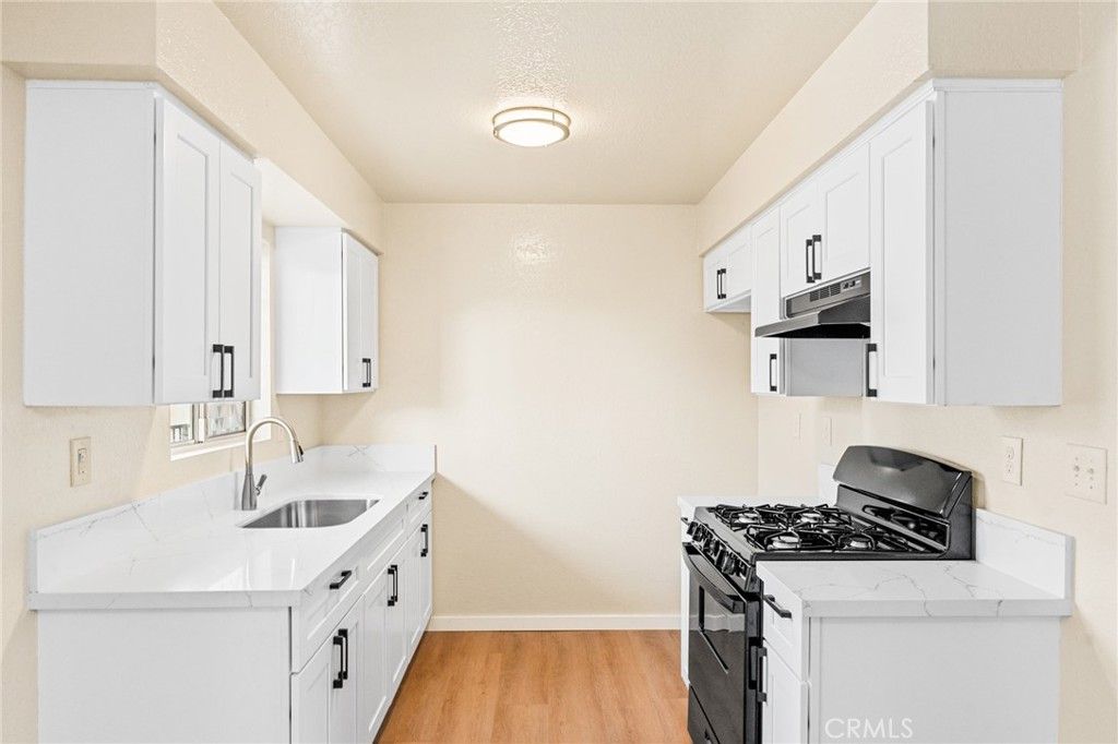 Image 14 of property listing at 221 10th Street, Huntington Beach, CA 92648