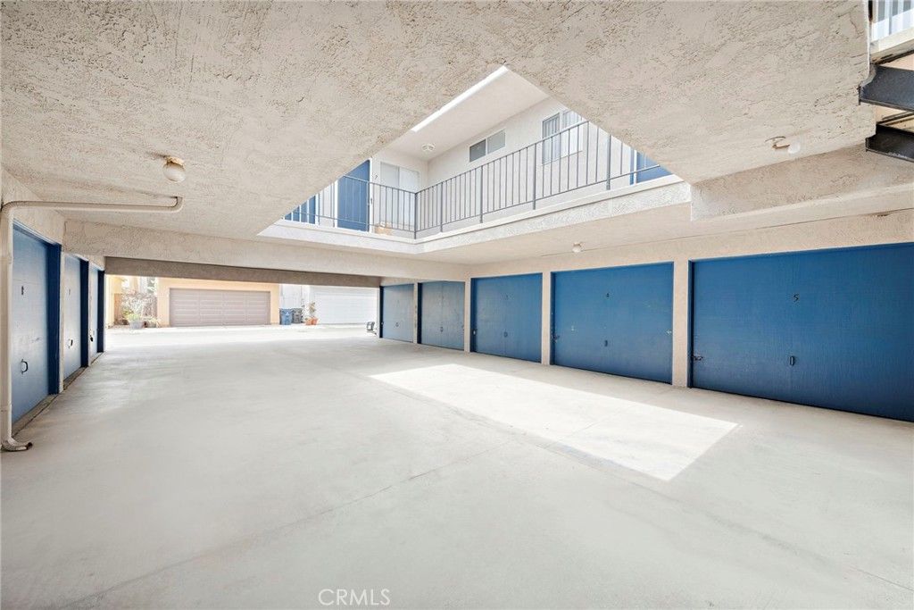 Image 16 of property listing at 221 10th Street, Huntington Beach, CA 92648