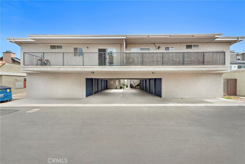Image 17 of property listing at 221 10th Street, Huntington Beach, CA 92648