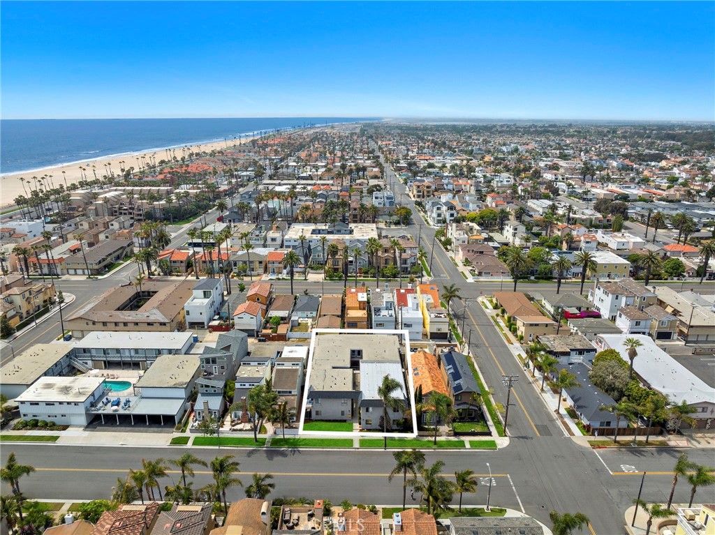 Image 1 of property listing at 221 10th Street, Huntington Beach, CA 92648