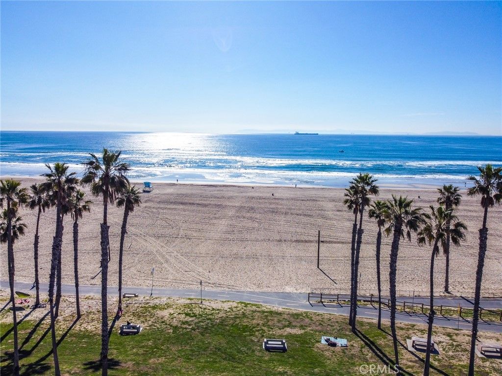 Image 19 of property listing at 221 10th Street, Huntington Beach, CA 92648