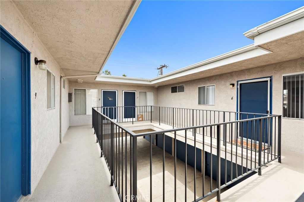 Image 5 of property listing at 221 10th Street, Huntington Beach, CA 92648