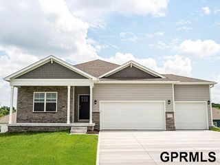10618 Bearcreek Drive, Papillion, NE 68046