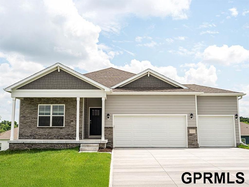10618 Bearcreek Drive, Papillion, NE 68046