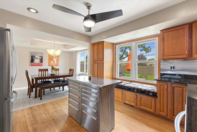 6920 W Armour AVENUE, Greenfield, WI 53220