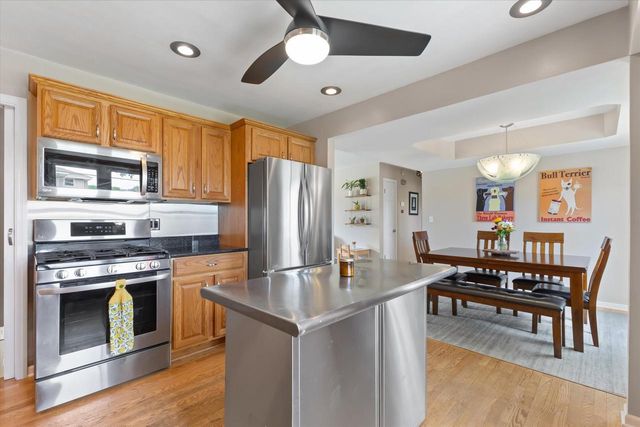 6920 W Armour AVENUE, Greenfield, WI 53220