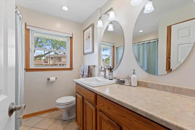6920 W Armour AVENUE, Greenfield, WI 53220