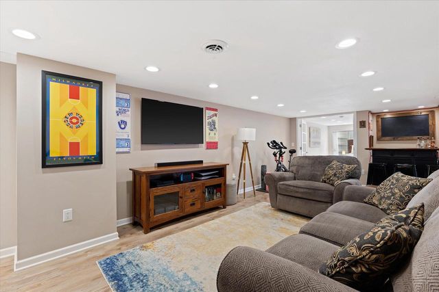 6920 W Armour AVENUE, Greenfield, WI 53220