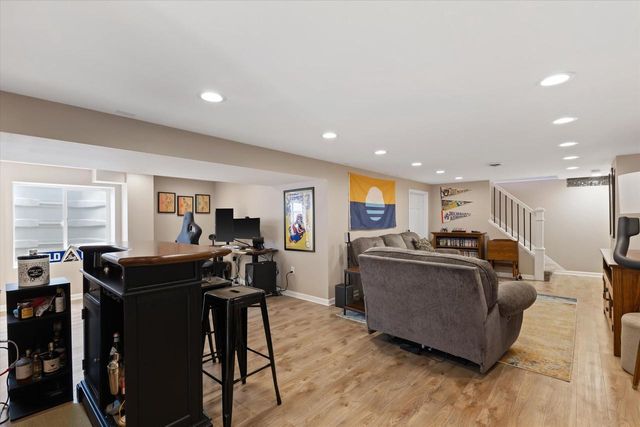 6920 W Armour AVENUE, Greenfield, WI 53220