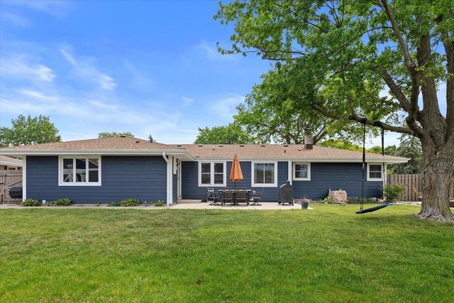 6920 W Armour AVENUE, Greenfield, WI 53220