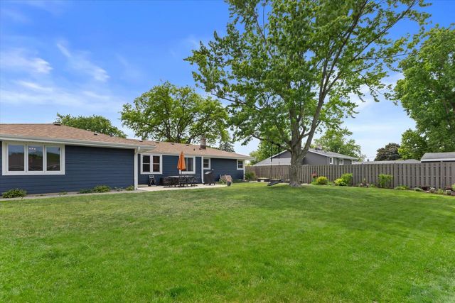 6920 W Armour AVENUE, Greenfield, WI 53220