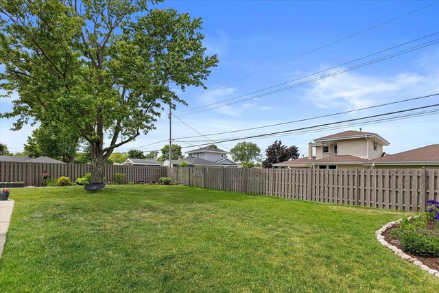 6920 W Armour AVENUE, Greenfield, WI 53220
