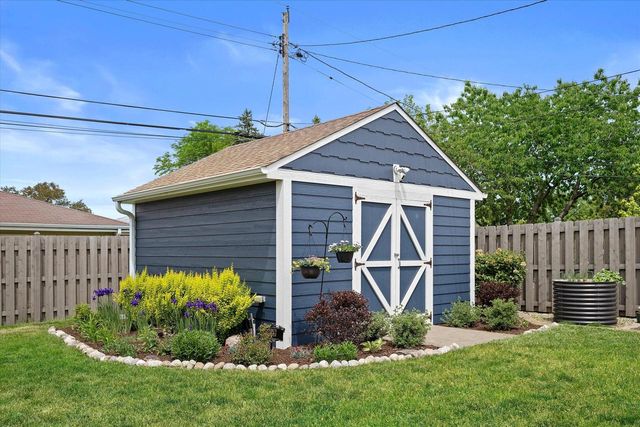 6920 W Armour AVENUE, Greenfield, WI 53220