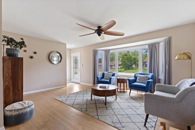 6920 W Armour AVENUE, Greenfield, WI 53220