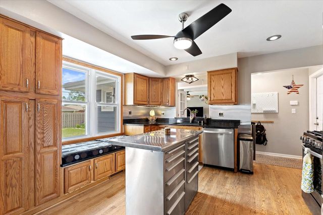6920 W Armour AVENUE, Greenfield, WI 53220