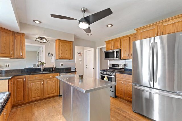 6920 W Armour AVENUE, Greenfield, WI 53220