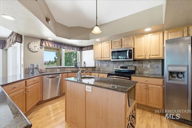 9547 W Golden View Dr, Star, ID 83669