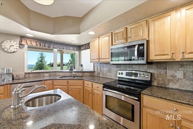 9547 W Golden View Dr, Star, ID 83669