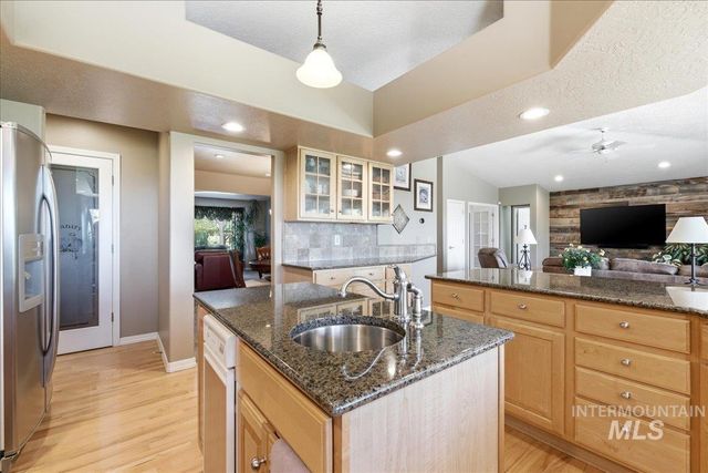 9547 W Golden View Dr, Star, ID 83669