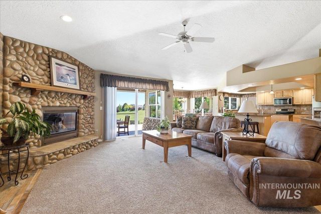9547 W Golden View Dr, Star, ID 83669