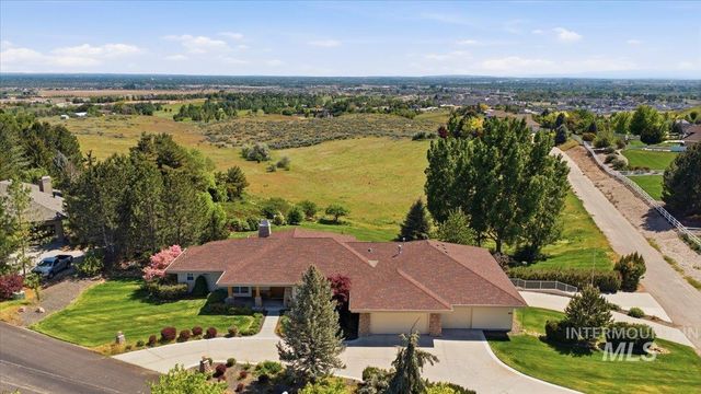 9547 W Golden View Dr, Star, ID 83669