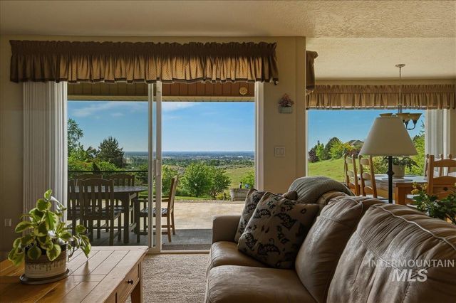 9547 W Golden View Dr, Star, ID 83669