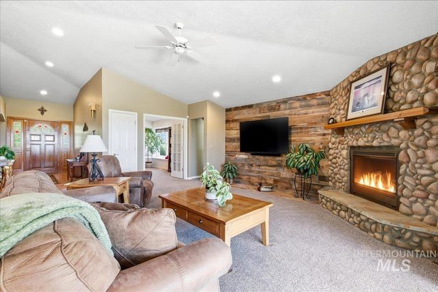 9547 W Golden View Dr, Star, ID 83669