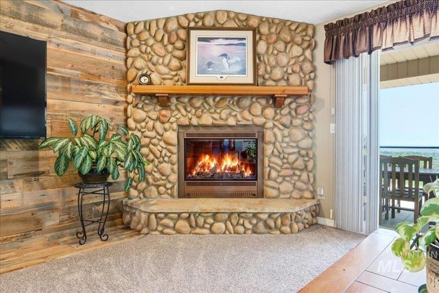 9547 W Golden View Dr, Star, ID 83669