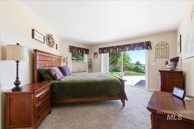 9547 W Golden View Dr, Star, ID 83669