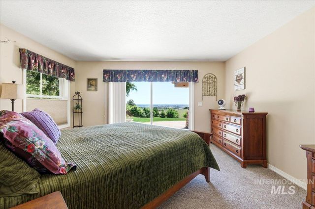 9547 W Golden View Dr, Star, ID 83669