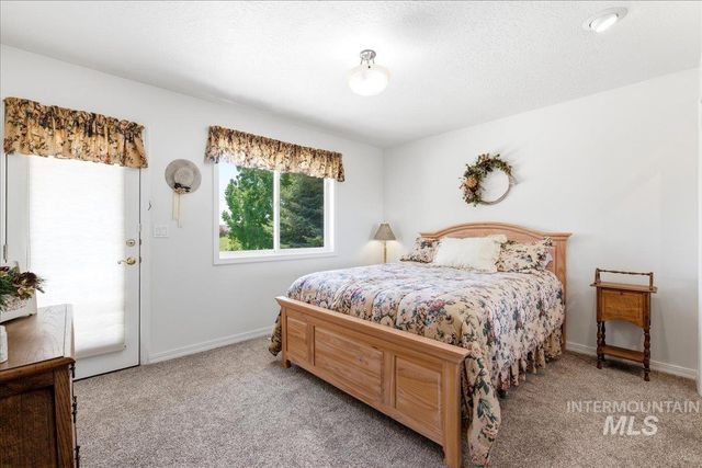 9547 W Golden View Dr, Star, ID 83669