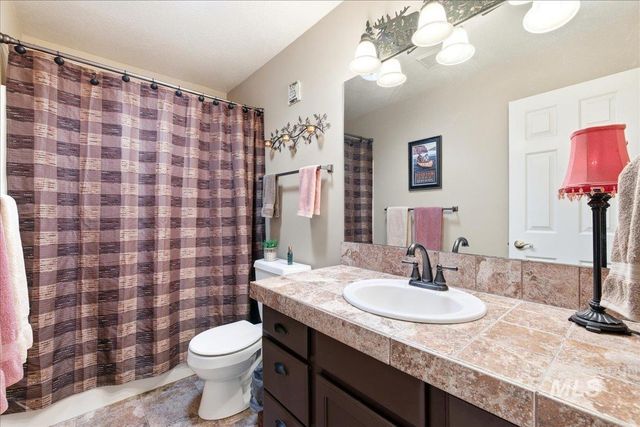 9547 W Golden View Dr, Star, ID 83669