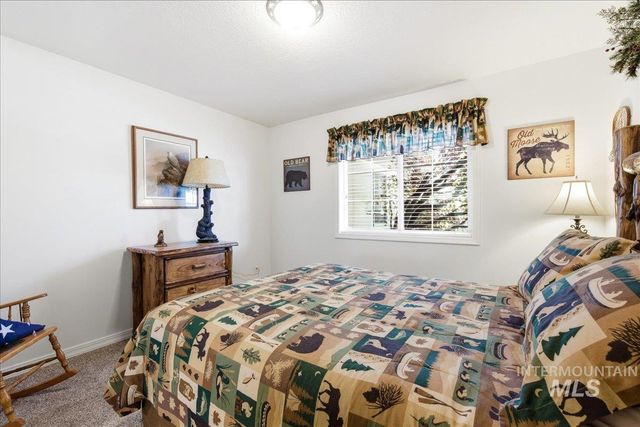 9547 W Golden View Dr, Star, ID 83669