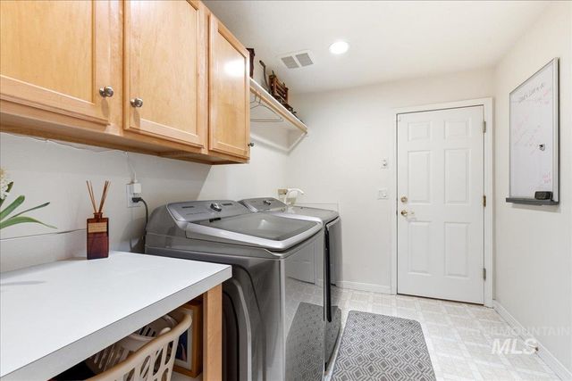 9547 W Golden View Dr, Star, ID 83669