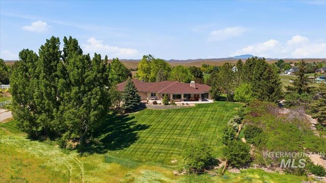9547 W Golden View Dr, Star, ID 83669