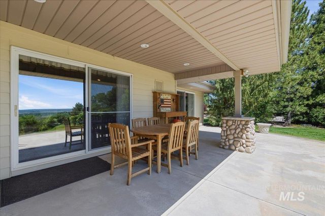 9547 W Golden View Dr, Star, ID 83669