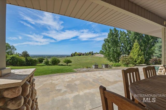 9547 W Golden View Dr, Star, ID 83669