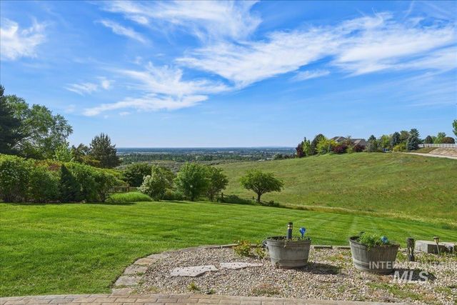 9547 W Golden View Dr, Star, ID 83669