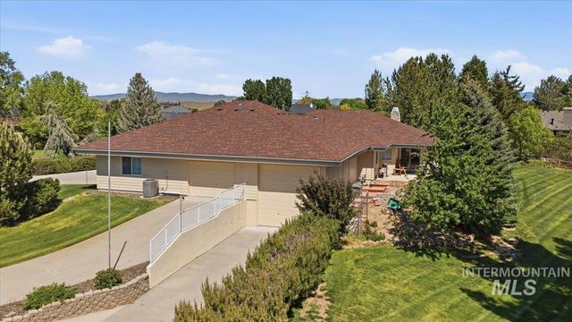 9547 W Golden View Dr, Star, ID 83669