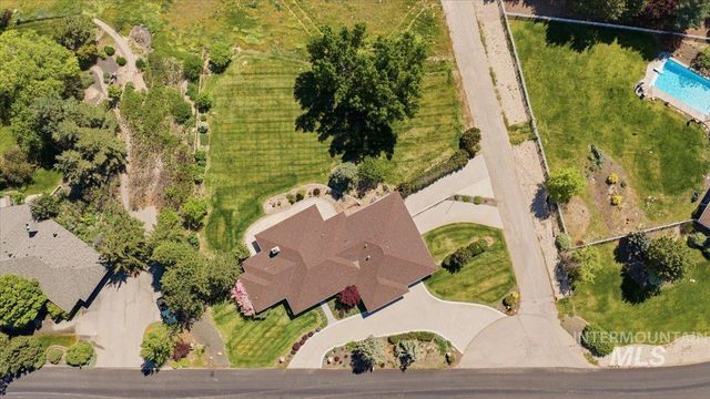 9547 W Golden View Dr, Star, ID 83669