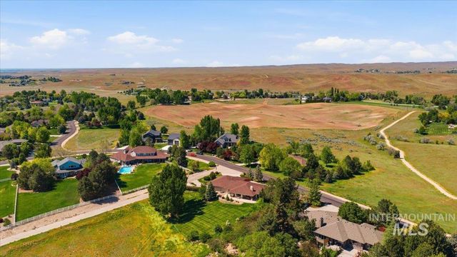 9547 W Golden View Dr, Star, ID 83669
