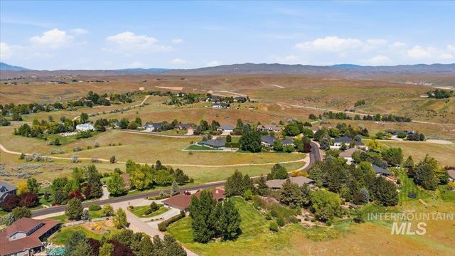 9547 W Golden View Dr, Star, ID 83669