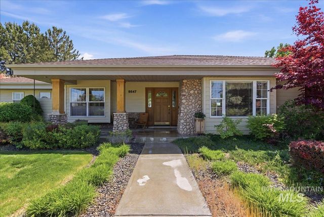 9547 W Golden View Dr, Star, ID 83669
