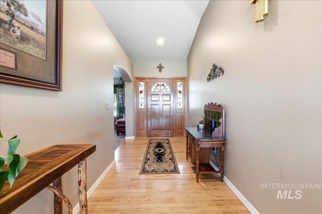 9547 W Golden View Dr, Star, ID 83669